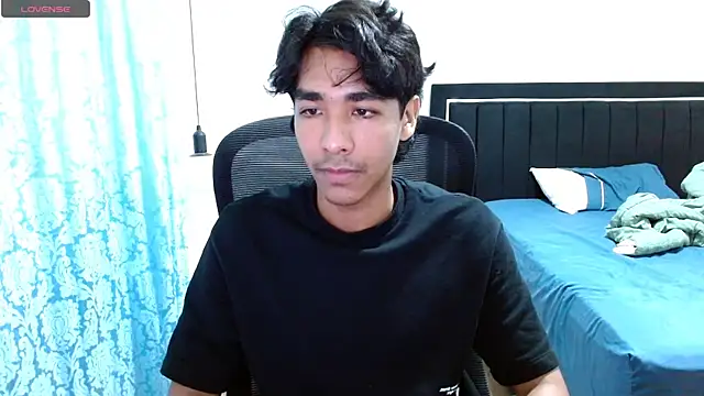 Snapshot of Pedestal_diamant chatting on March 29, 2026, 11:17 pm Pedestal diamant online show from March 29, 2026, 11:17 pm