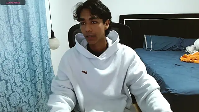 Snapshot of Pedestal_diamant chatting on April 2, 2026, 11:33 pm Pedestal diamant online show from April 2, 2026, 11:33 pm