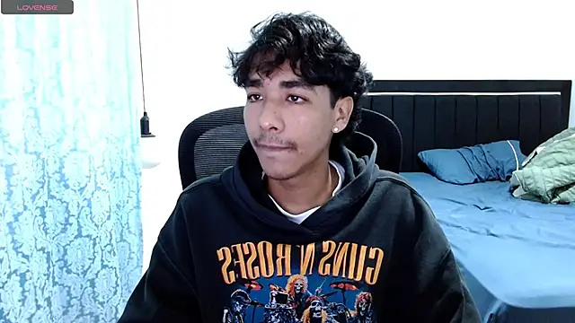 Snapshot of Pedestal_diamant chatting on March 14, 2026, 12:05 am Pedestal diamant online show from March 14, 2026, 12:05 am