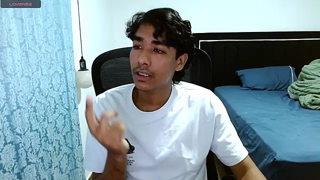 Snapshot of Pedestal_diamant chatting on April 1, 2026, 1:51 am Pedestal diamant online show from April 1, 2026, 1:51 am