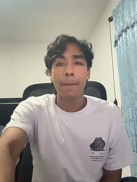 Snapshot of Pedestal_diamant chatting on March 3, 2026, 11:34 pm Pedestal diamant online show from March 3, 2026, 11:34 pm