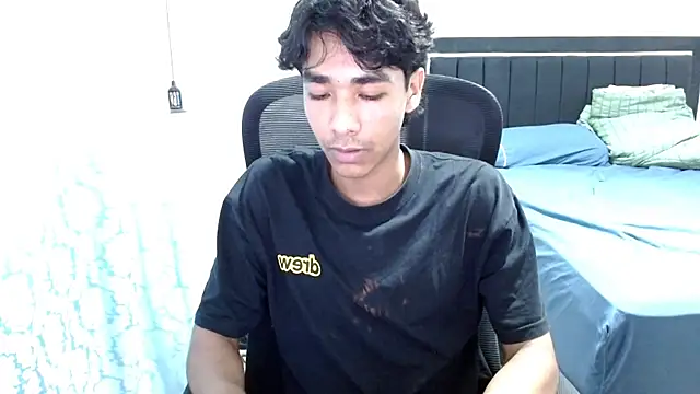 Snapshot of Pedestal_diamant chatting on March 18, 2026, 12:14 am Pedestal diamant online show from March 18, 2026, 12:14 am