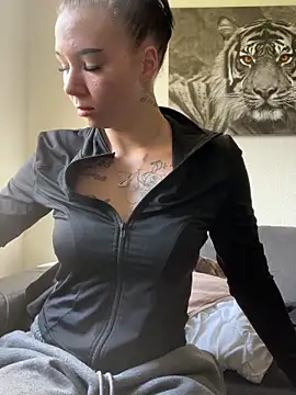 Snapshot of zoeelovee chatting on March 16, 2026, 11:36 am zoeelovee online show from March 16, 2026, 11:36 am