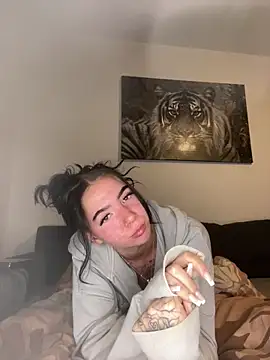 Snapshot of zoeelovee chatting on March 20, 2026, 9:05 pm zoeelovee online show from March 20, 2026, 9:05 pm