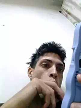 CubanoxxxSex online show from February 4, 2026, 9:32 pm