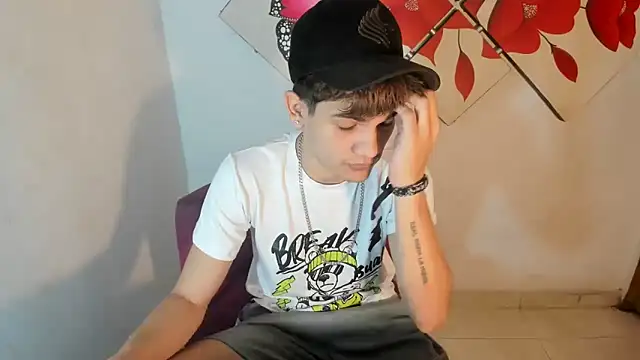 Jesshot bigcock20cm online show from March 15, 2026, 3:35 am