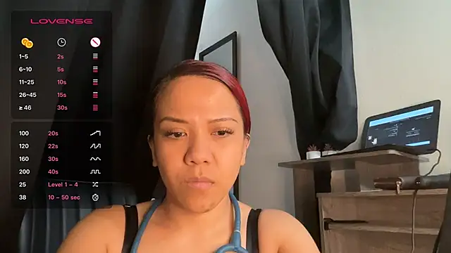 ArielsFeet333 online show from April 8, 2026, 9:16 pm