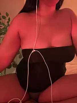 Luvfromesme online show from February 9, 2026, 4:10 am