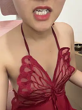 Snapshot of LucyKiss chatting on March 17, 2026, 4:15 am LucyKiss online show from March 17, 2026, 4:15 am