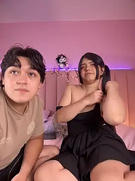 EmilyAndAndrew online show from June 18, 2026, 4:22 am