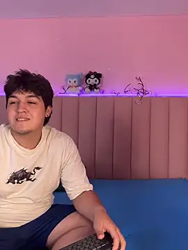EmilyAndAndrew online show from May 3, 2026, 4:28 am
