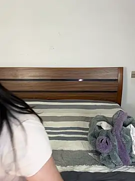 yuedong01 online show from February 5, 2026, 1:18 pm