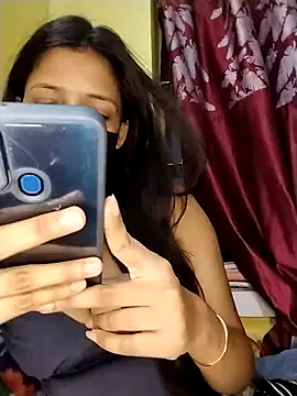 Naina-hott online show from May 7, 2026, 6:33 pm
