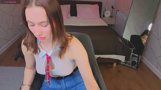  Kiki angel  online show from April 22, 2026, 9:27 am