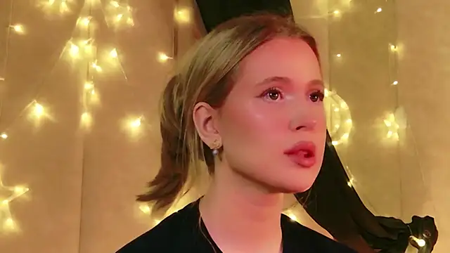 Snapshot of Beckie_White chatting on April 4, 2026, 8:48 pm Beckie White online show from April 4, 2026, 8:48 pm