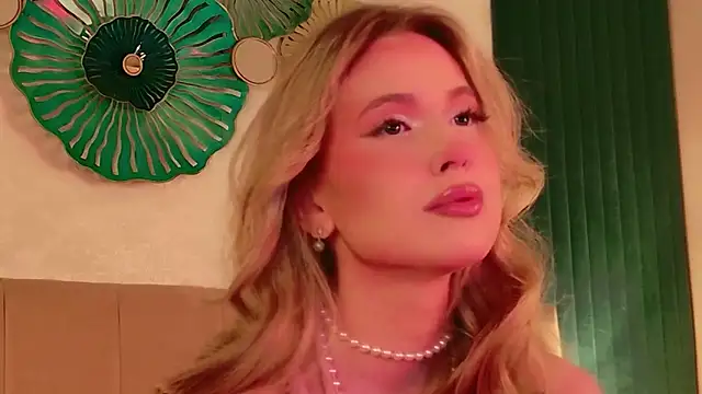 Snapshot of Beckie_White chatting on April 5, 2026, 9:54 pm Beckie White online show from April 5, 2026, 9:54 pm