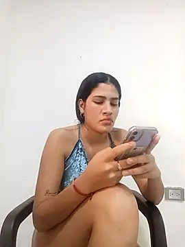 Snapshot of Pau_2007 chatting on February 11, 2026, 1:00 pm Pau 2007 online show from February 11, 2026, 1:00 pm