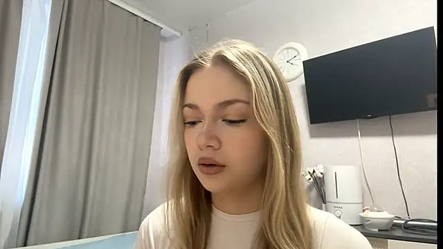 Snapshot of MilaSliger chatting on February 17, 2026, 1:08 pm MilaSliger online show from February 17, 2026, 1:08 pm