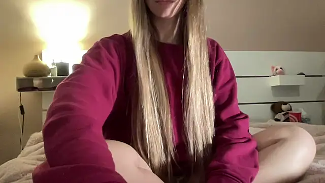 petiteetoile online show from February 8, 2026, 5:43 pm