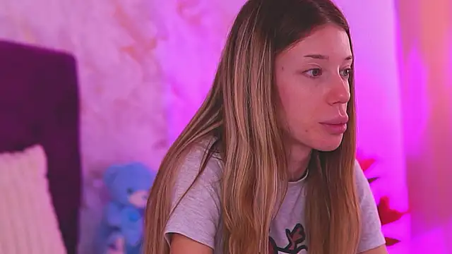 Snapshot of EllinaNuria chatting on March 18, 2026, 5:10 am EllinaNuria online show from March 18, 2026, 5:10 am