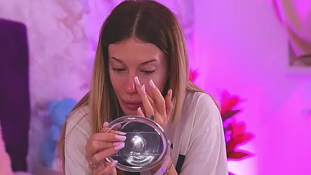 Snapshot of EllinaNuria chatting on February 21, 2026, 4:14 am EllinaNuria online show from February 21, 2026, 4:14 am