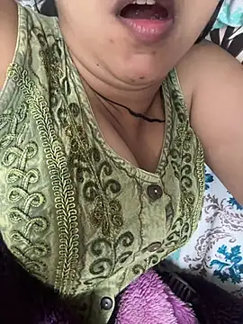 Snapshot of raavigirl chatting on July 7, 2026, 7:50 pm raavigirl online show from July 7, 2026, 7:50 pm