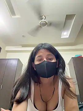 raavigirl online show from March 27, 2026, 6:42 pm