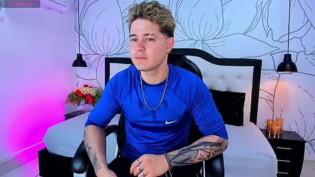 Snapshot of rayan_linxx chatting on March 14, 2026, 7:42 pm rayan linxx online show from March 14, 2026, 7:42 pm