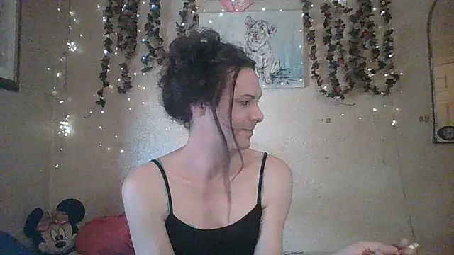 sillymillie4 online show from June 23, 2026, 7:12 pm