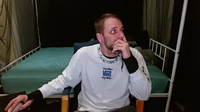 cguffey2284 online show from February 25, 2026, 1:06 am