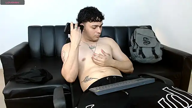 Snapshot of Philip_Jons chatting on April 2, 2026, 9:21 pm Philip Jons online show from April 2, 2026, 9:21 pm