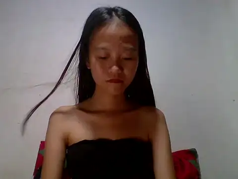 Yourlilpinayy online show from April 3, 2026, 9:16 am