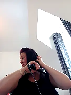 Snapshot of louisa36 chatting on March 4, 2026, 10:01 am louisa36 online show from March 4, 2026, 10:01 am