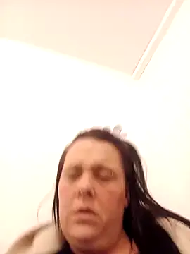 Snapshot of louisa36 chatting on March 8, 2026, 2:04 am louisa36 online show from March 8, 2026, 2:04 am