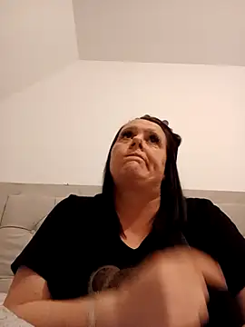 Snapshot of louisa36 chatting on March 25, 2026, 10:08 pm louisa36 online show from March 25, 2026, 10:08 pm