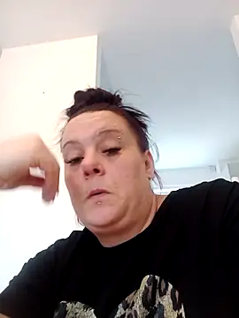 Snapshot of louisa36 chatting on March 27, 2026, 9:54 am louisa36 online show from March 27, 2026, 9:54 am