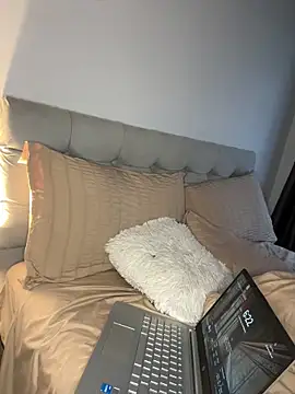 RachelWeisz  online show from February 22, 2026, 11:23 am