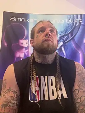 Smokebluntafterblunt online show from April 28, 2026, 3:22 am