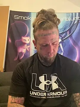 Smokebluntafterblunt online show from May 3, 2026, 3:55 am