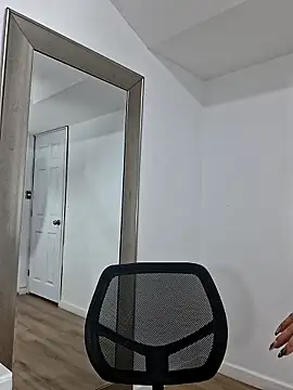 Snapshot of Katey_Curvy01_ chatting on March 26, 2026, 11:30 am Katey Curvy01 online show from March 26, 2026, 11:30 am