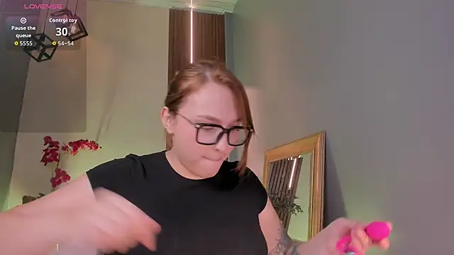 Snapshot of SimonaStar chatting on March 3, 2026, 1:29 pm SimonaStar online show from March 3, 2026, 1:29 pm