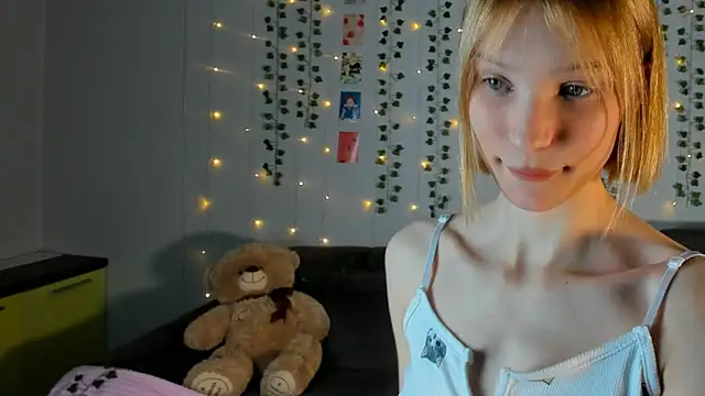 Kiracute18 online show from February 22, 2026, 9:38 pm