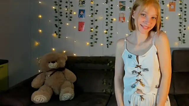 Kiracute18 online show from March 21, 2026, 7:07 pm