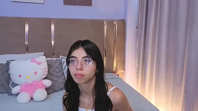 Mia Naive online show from June 26, 2026, 12:11 pm