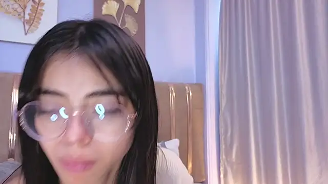 Mia Naive online show from June 17, 2026, 12:04 pm