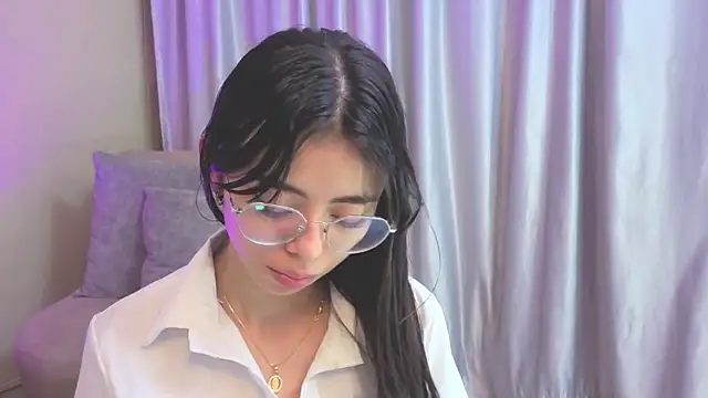 Mia Naive online show from June 3, 2026, 12:06 pm