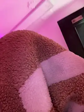 alahia pink online show from March 13, 2026, 5:12 am