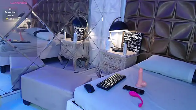 Snapshot of LunaJohns chatting on March 20, 2026, 12:39 pm LunaJohns online show from March 20, 2026, 12:39 pm