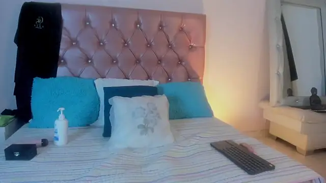 shantall cruzz online show from March 18, 2026, 3:42 am