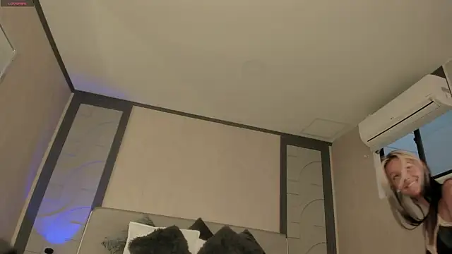 Snapshot of alicee_clark_ chatting on April 3, 2026, 11:49 am alicee clark online show from April 3, 2026, 11:49 am